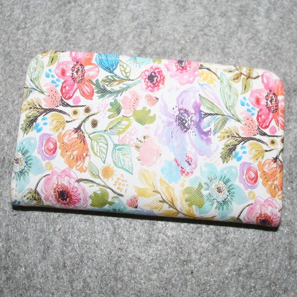 Buxton Floral Pattern White/Pink/Purple/Green Folding Snap Close Womens Wallet - Picture 2 of 8